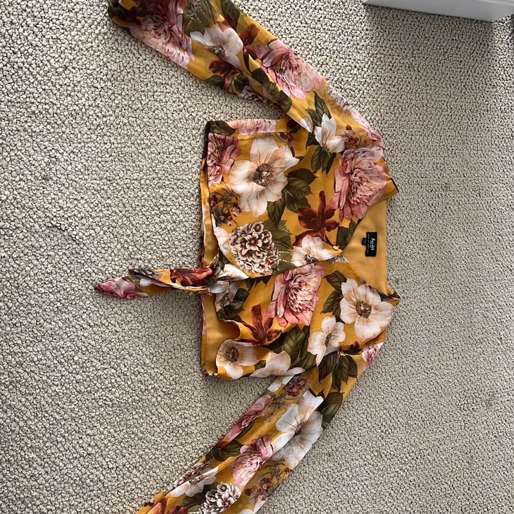 A cute Jr sized floral crop top!